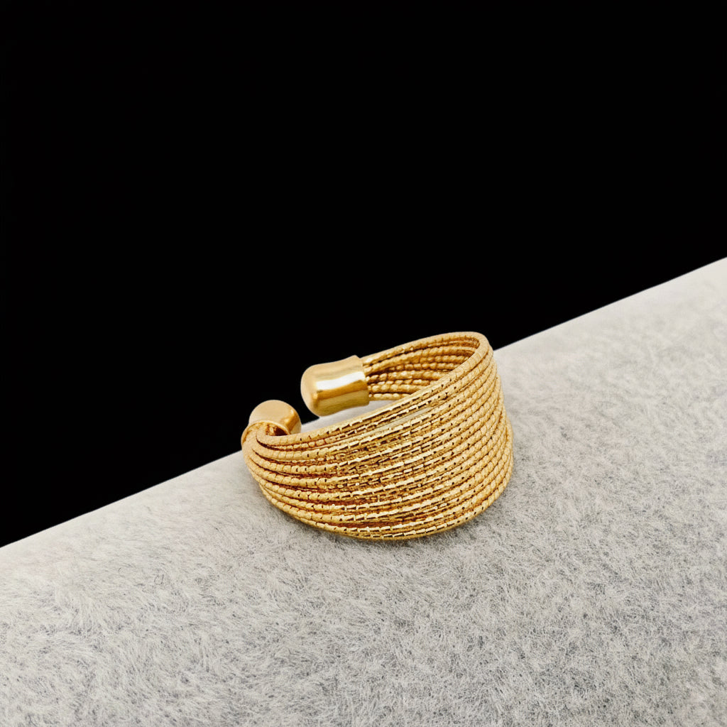 Bague Cassia – Multi-Rangs Dorés en Acier Inoxydable